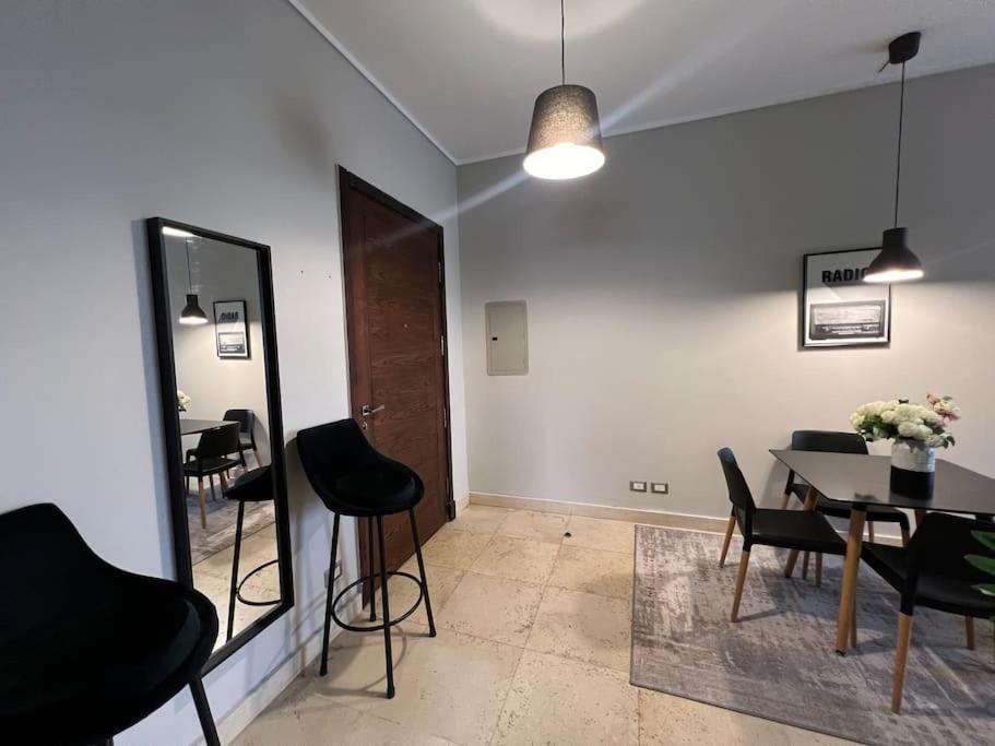 Sunny Bright 1br In Palm Hills Apartment *