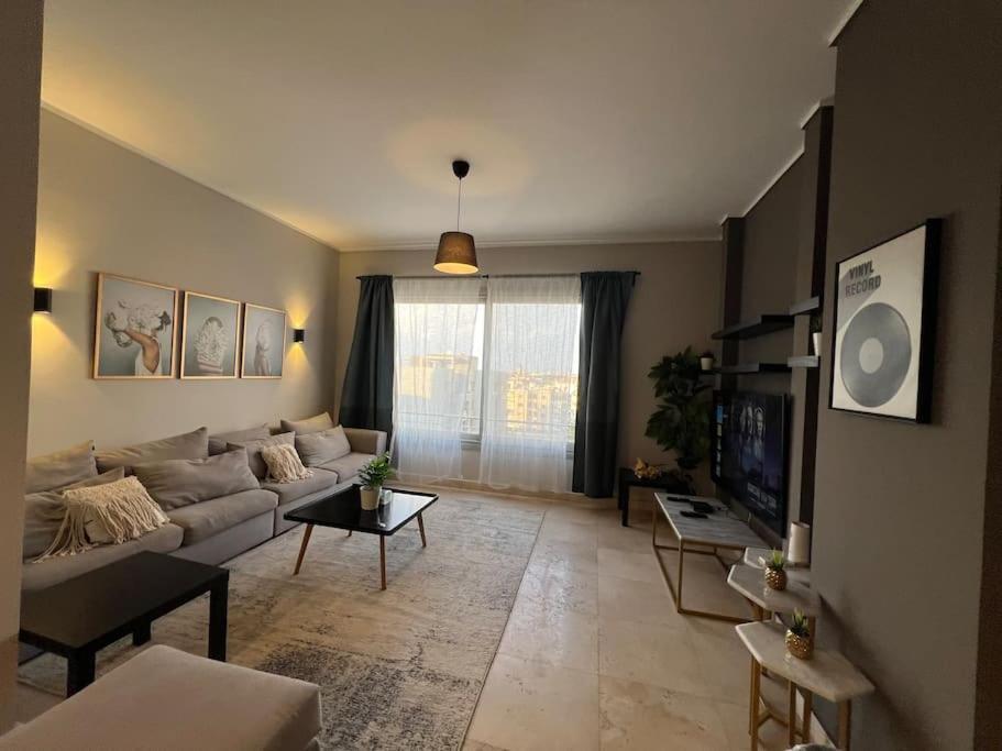 Sunny Bright 1br In Palm Hills Apartment *