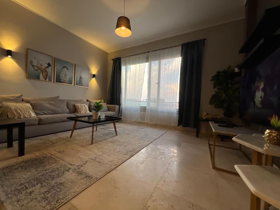 Sunny Bright 1br In Palm Hills Apartment *
