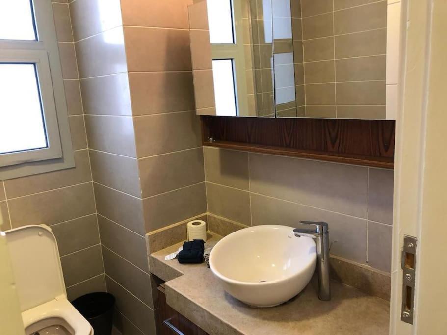 Apartment Sunny Bright 1br In Palm Hills *
