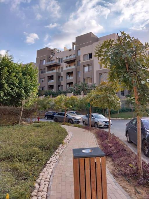 Sunny Bright 1br In Palm Hills