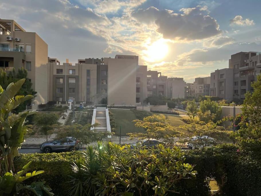 Sunny Bright 1br In Palm Hills Apartment *